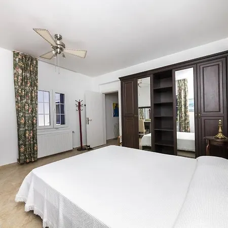 1 Bedroom House With Private Garden And Pool In *