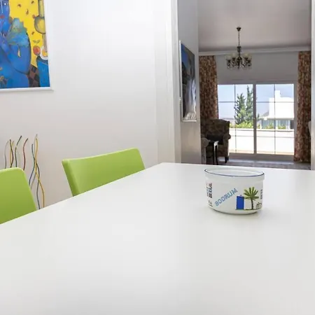 1 Bedroom House With Private Garden And Pool In *