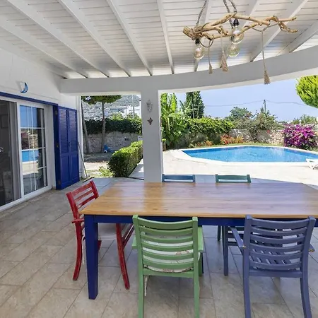 1 Bedroom House With Private Garden And Pool In *
