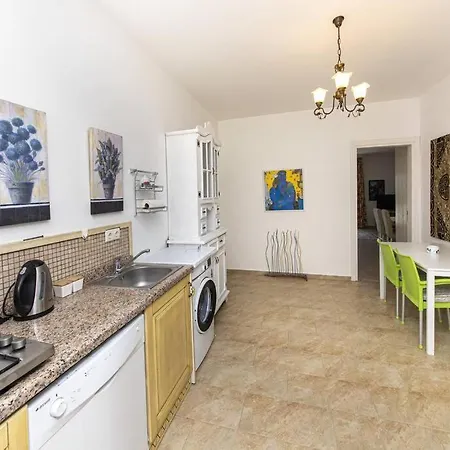 1 Bedroom House With Private Garden And Pool In 얄리카베크