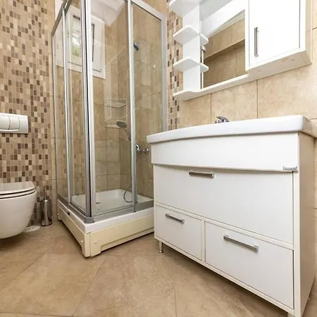 아파트 1 Bedroom House With Private Garden And Pool In