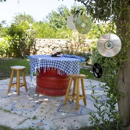 1 Bedroom House With Private Garden And Pool In