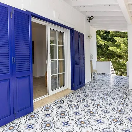 1 Bedroom House With Private Garden And Pool In 아파트 *