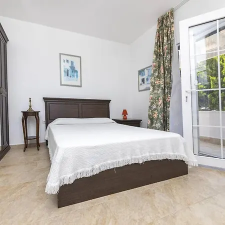 아파트 1 Bedroom House With Private Garden And Pool In *